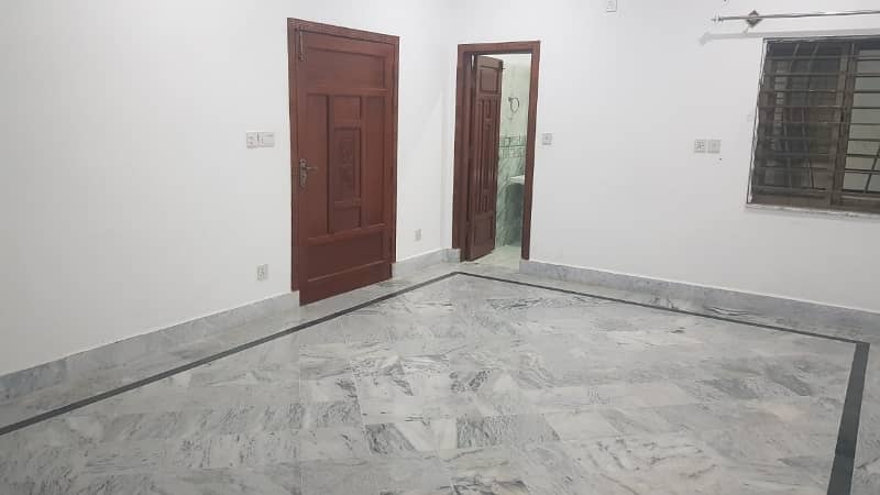 Spacious Lower Portion Is Available For Rent In Ideal Location Of G-15/1 21