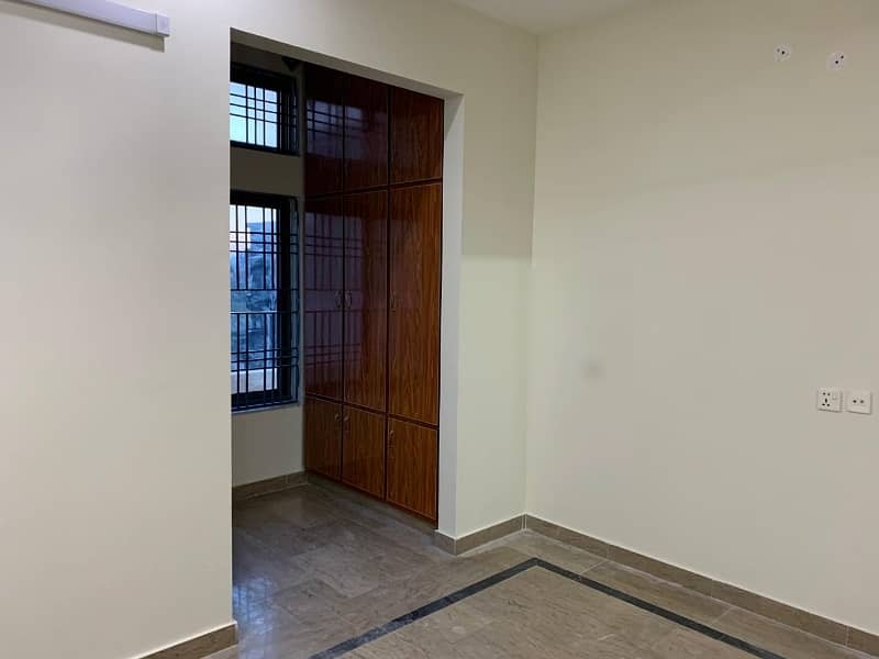 Lower Portion Of 1800 Square Feet For Rent In G-16/4 4