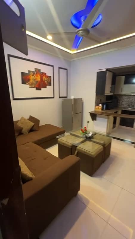 Par day 1 BHK furnished Luxurious apartment daily basis and weekly available 5