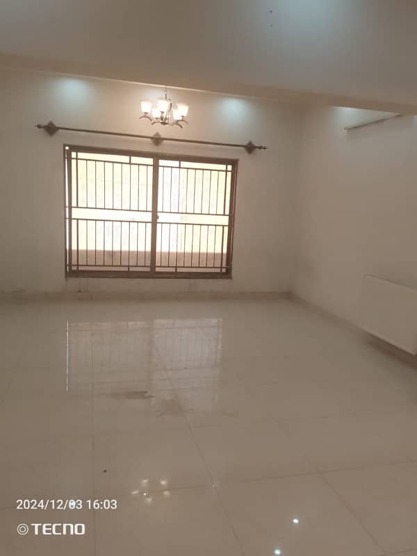 Upper portion house for rent. Location paris city e block h13. 5