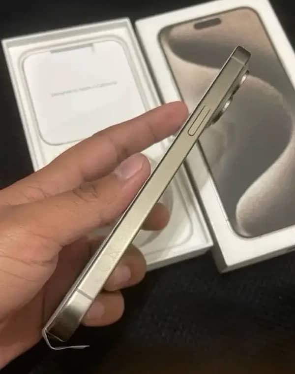 15 Pro Max Natural Titanium 256 gb Jv 4