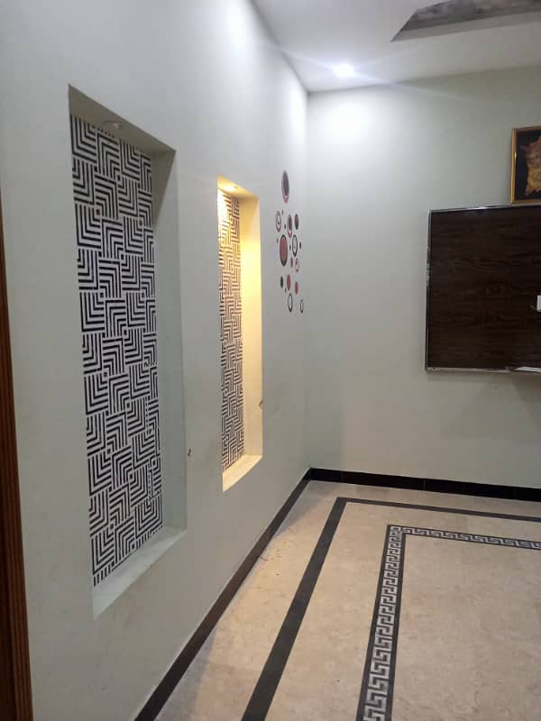 Upper portion house for rent. Location paris city f block carpets road. 7