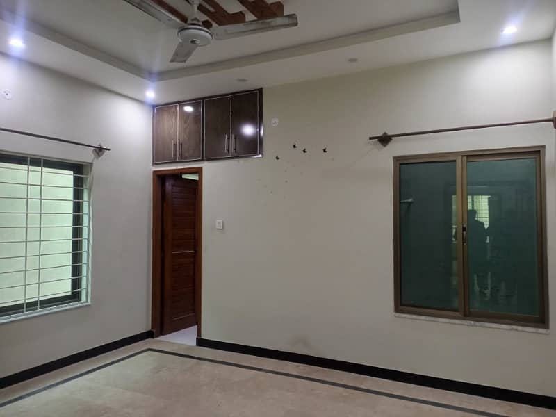 Upper portion house for rent. Location paris city f block carpets road. 10