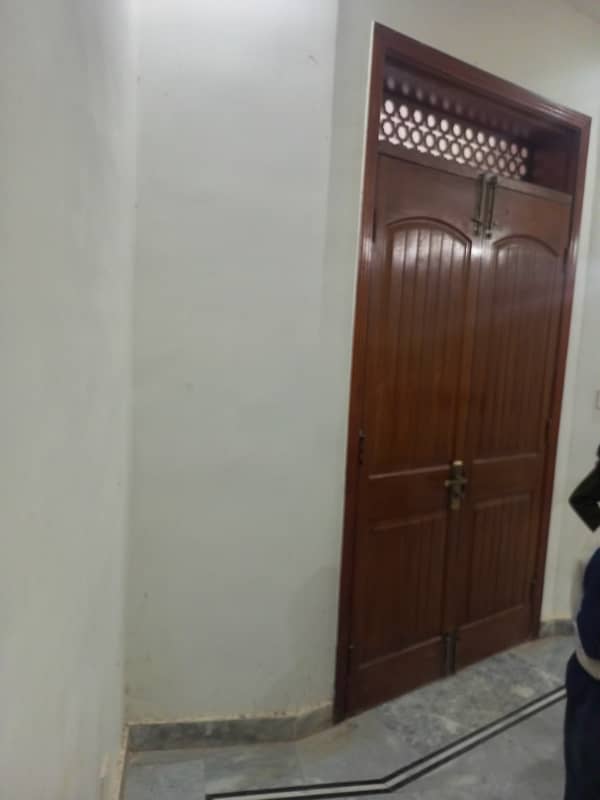 Upper portion house for rent. Location paris city f block carpets road. 15