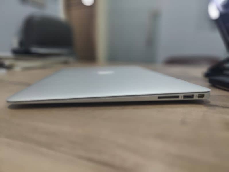 Macbook Air 13-inch Early 2015 with 10/10 Condition 5