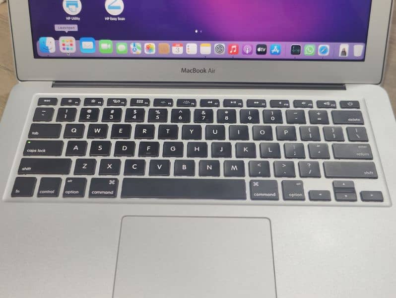 Macbook Air 13-inch Early 2015 with 10/10 Condition 7