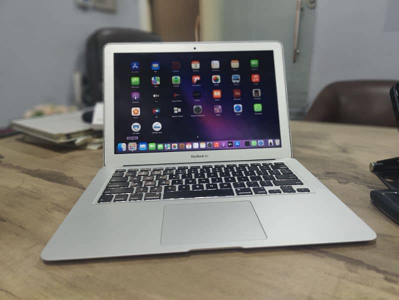 Macbook Air 13-inch Early 2015 with 10/10 Condition 8