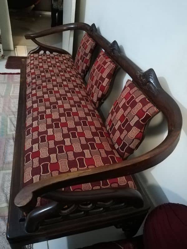 Its a pure wooden sofa set  in a very good condition 0