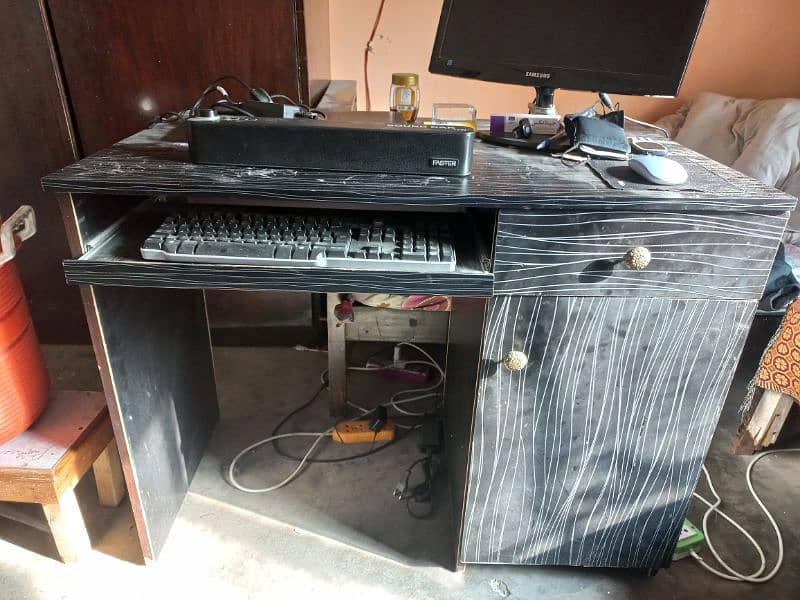 Office/laptop table for sale 3