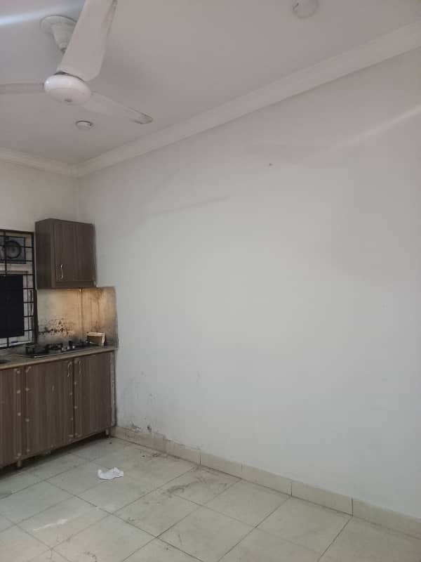 1 Bed Unfurnished Flat For Rent In E-11 Islamabad 2