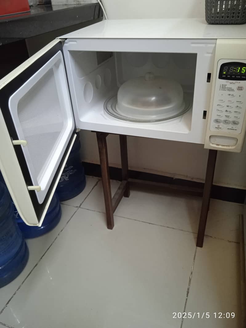 Dawlance microwave 1