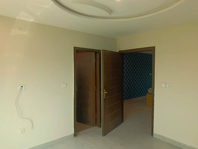 1 BEDROOM BRAND NEW APARTMENT FOR RENTV IN BAHRIA TOWN LAHORE 0