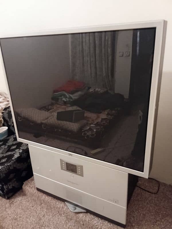 urgent sale LG TV 4