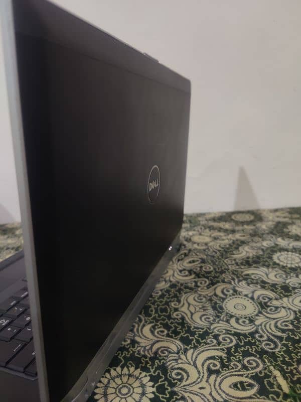 Dell Laptop 3