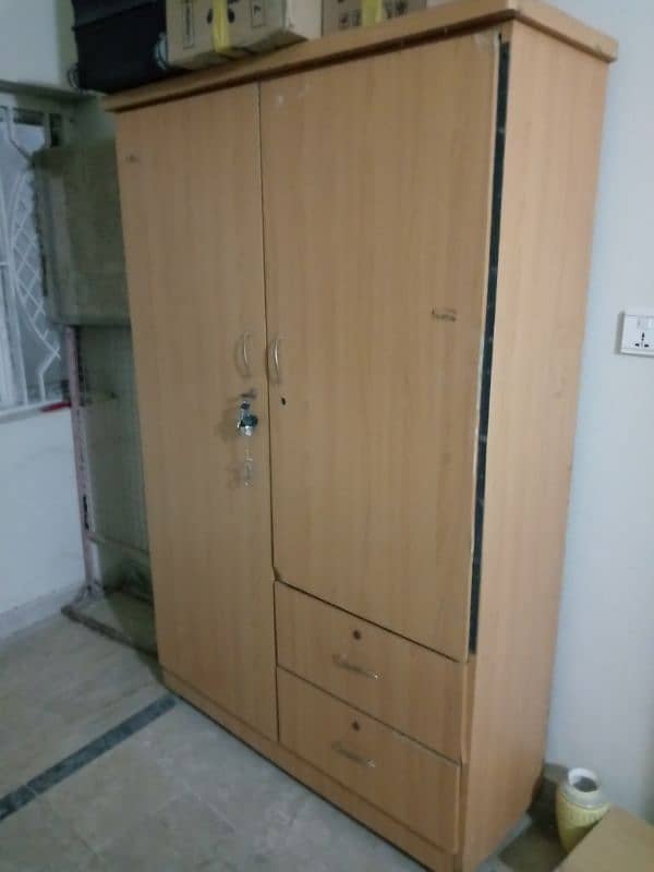 Wardrobe in good condition with separate drawers 0