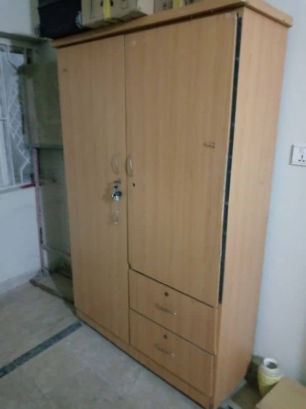 Wardrobe in good condition with separate drawers 1