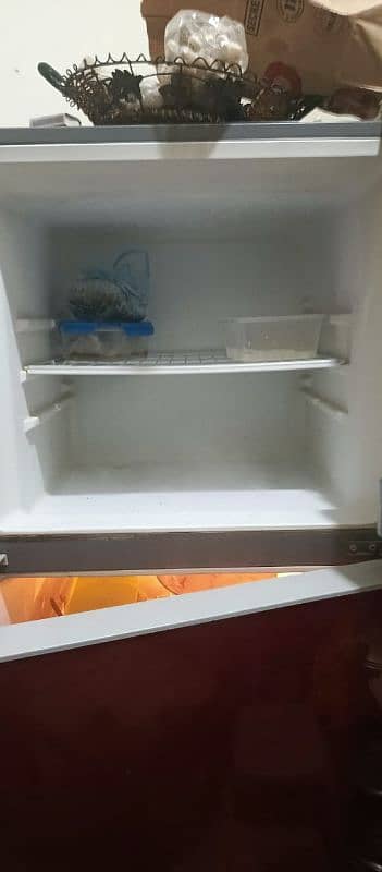 Haier Refrigerator model no HRF382 4