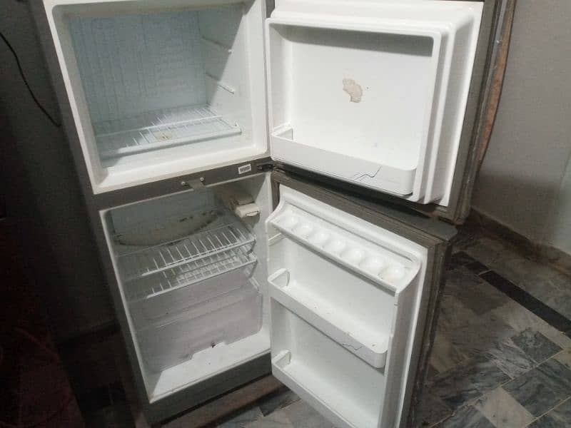 Dawlance Small refrigerator 1