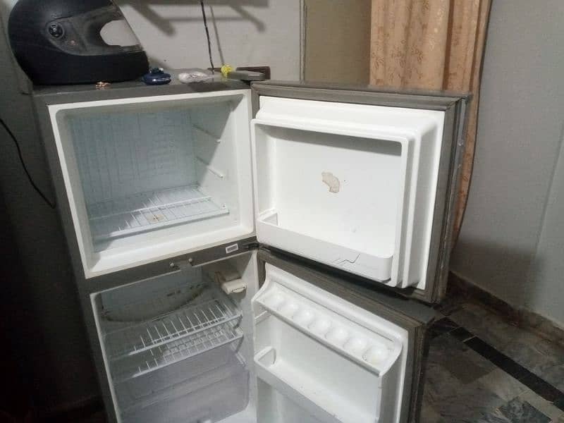 Dawlance Small refrigerator 2