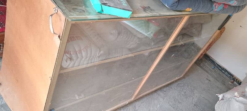 Sturdy Iron Showcase Table for Sale – Urgent & Low Price! 0