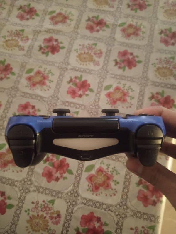 PS4 Original Wave Blue and Black Controllers 1