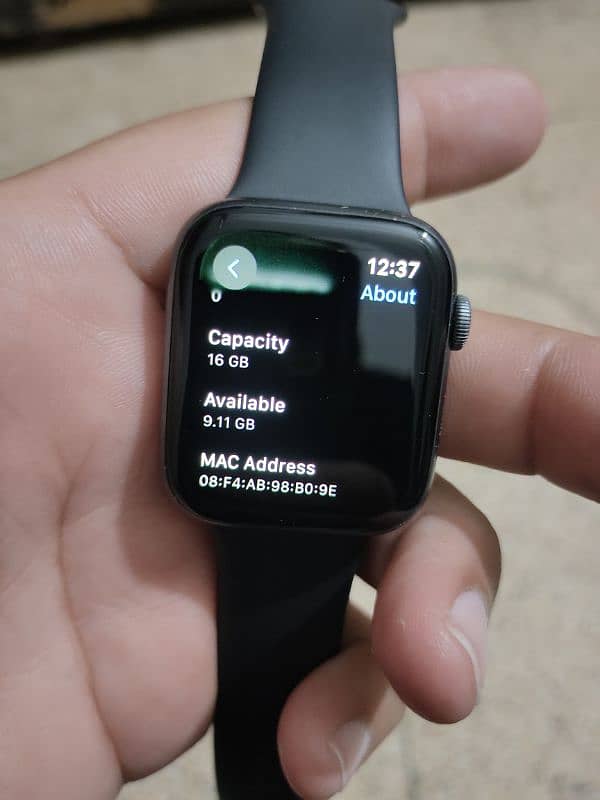 Apple watch series 4 immaculate condition 89bh 3