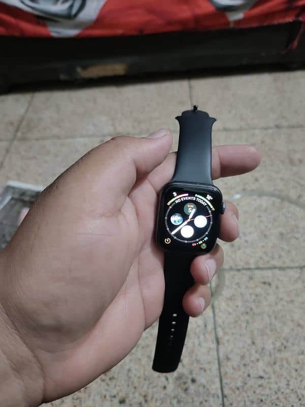 Apple watch series 4 immaculate condition 89bh 7