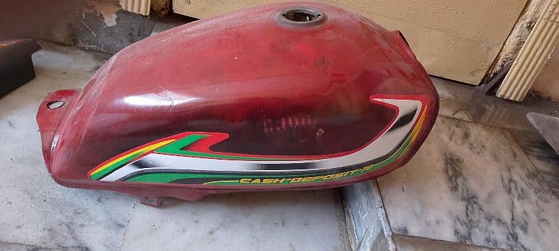 Fuel tank side tapy for sale used Hain but saaf condition hai 0