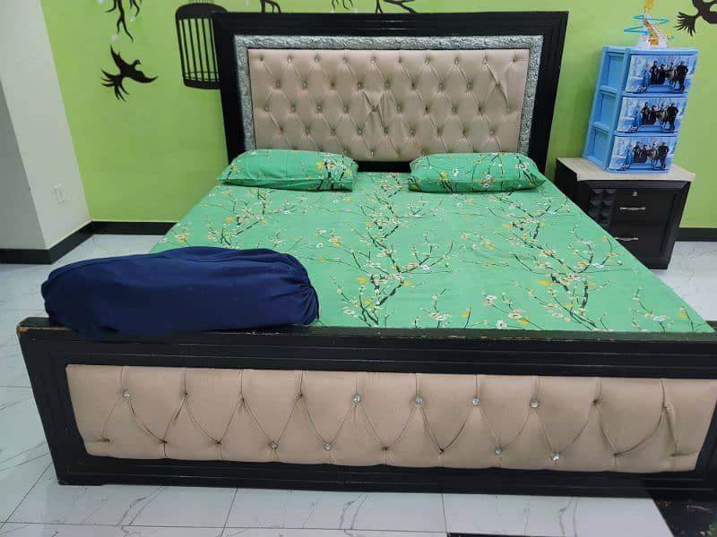 King size Bed 3