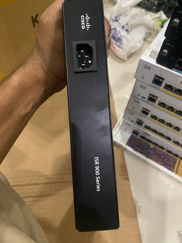 Cisco ISR Series contains six platforms: 4451, 4431, 4351, 4331, 4321 6