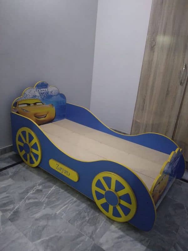 chaild car bed for sell 0