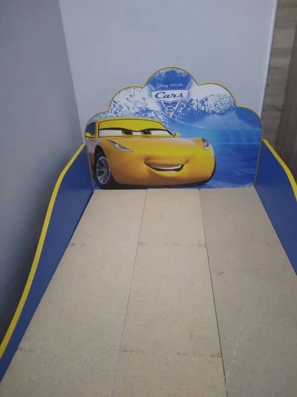 chaild car bed for sell 3