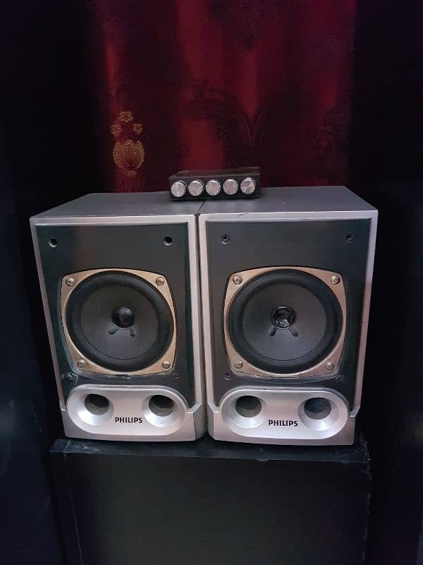 Hometheater System. 2.1 Channel Amplifier And Philips Speakers 0