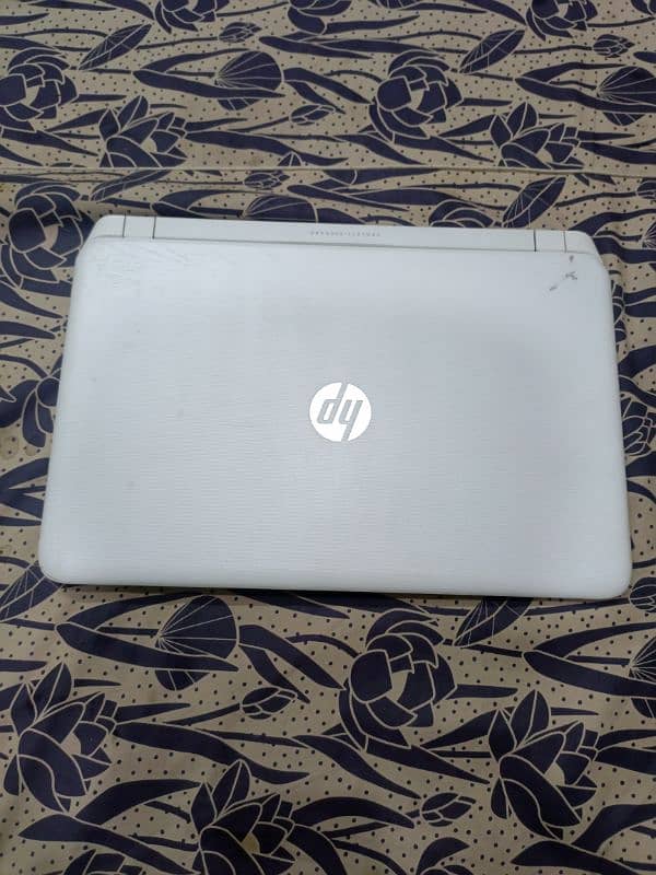 laptop hp full ok bs screen mai 1 line hai 4