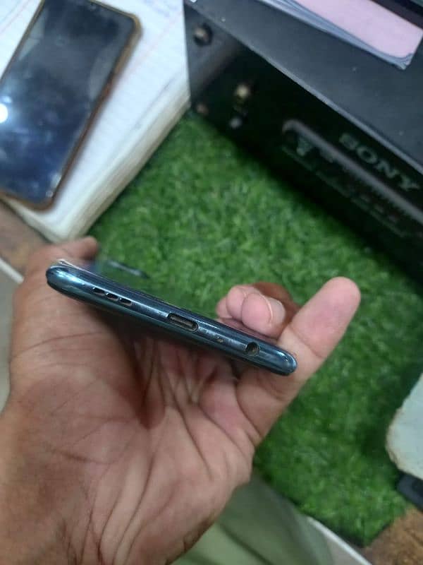 OPPO F 17 pro 4