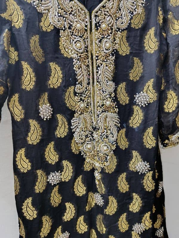 2pc black suit ( shirt and duppata ) and 2pc beige (duppata and shirt) 4