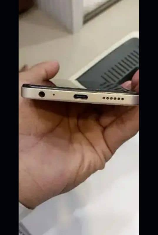 Infinix Smart 8 With Box Charger 3