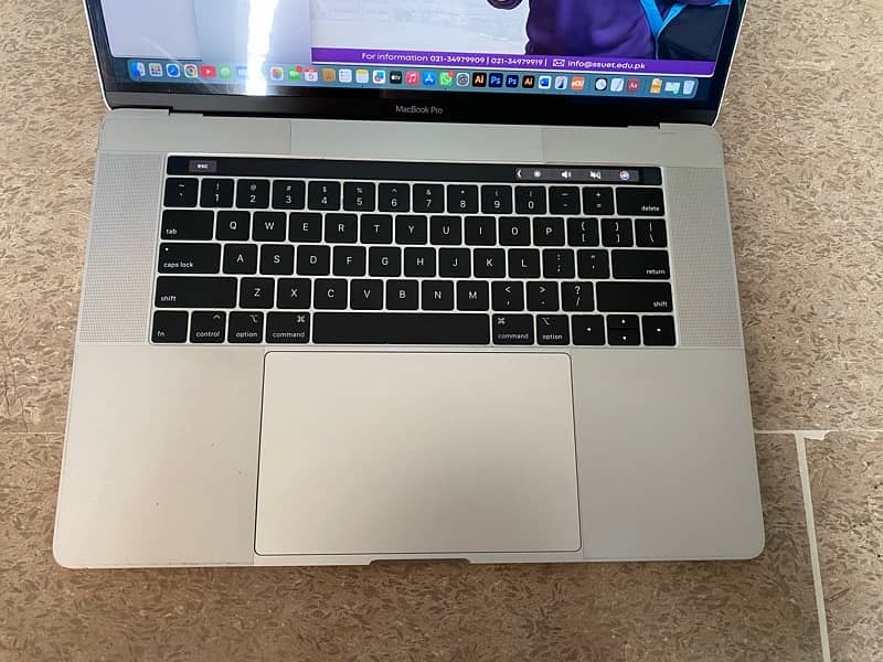 MacBook pro 2018 i9 processor 8