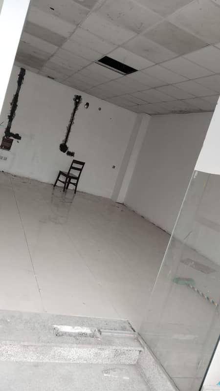 Commercial shop For Rent 4