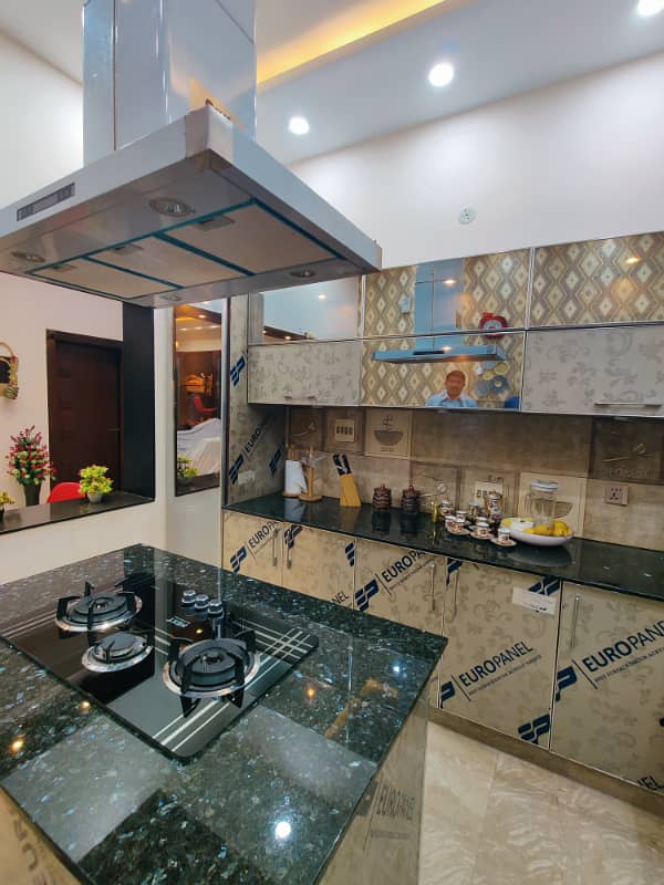 1 KANAL BEAUTIFUL HOUSE AVAILABLE FOR SALE IN LDA AVENUE 5