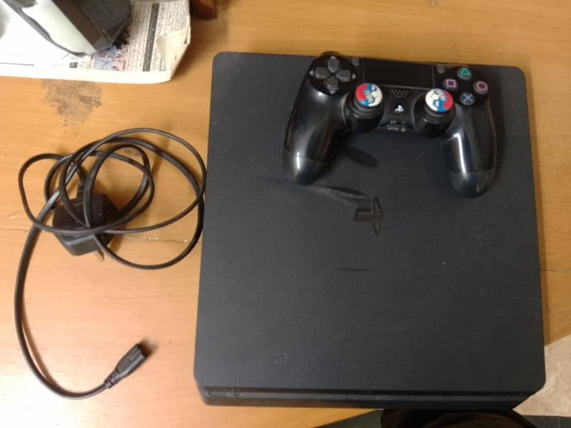 PS4 slim 500gb with 2 controllers 0