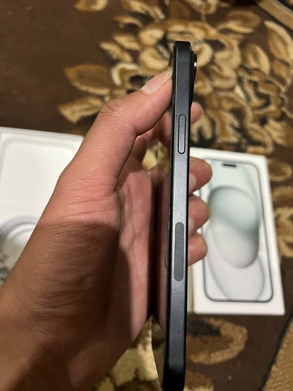 iPhone 15 Plus 4