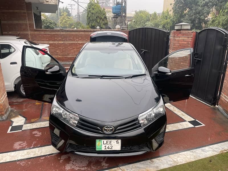 Toyota Corolla GLI 2016 1.3 auto model first hand Apna name orginal 1