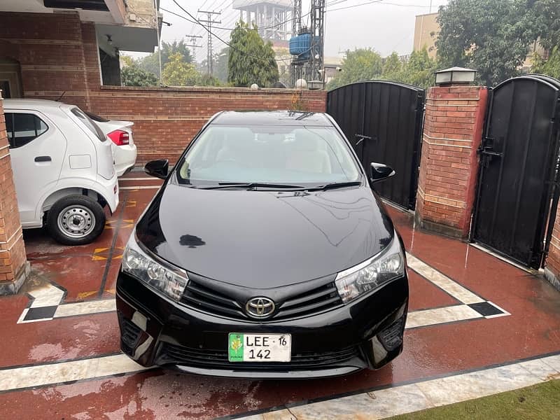 Toyota Corolla GLI 2016 1.3 auto model first hand Apna name orginal 2