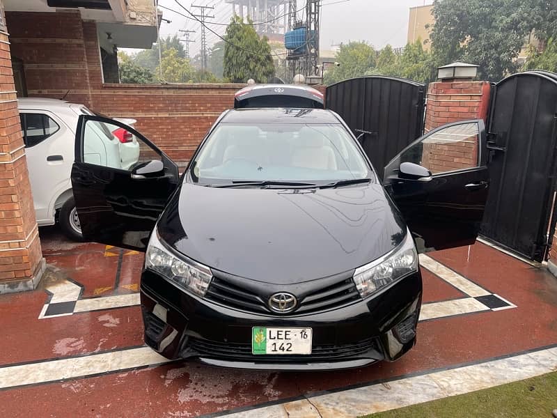 Toyota Corolla GLI 2016 1.3 auto model first hand Apna name orginal 16