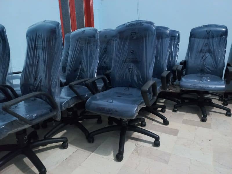 Slightly Use Offisys Master Chairs Available 11