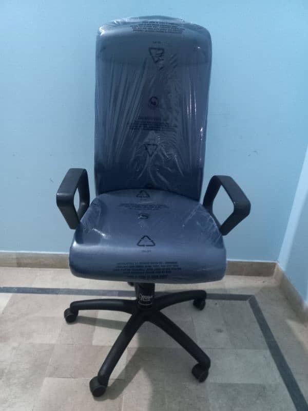 Slightly Use Offisys Master Chairs Available 12