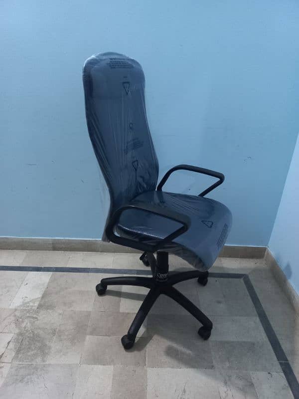 Slightly Use Offisys Master Chairs Available 13