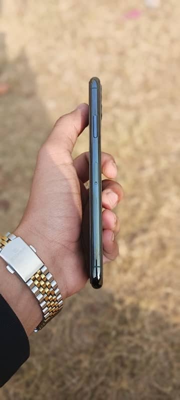 iPhone 11 Pro Max Lush Condition 3