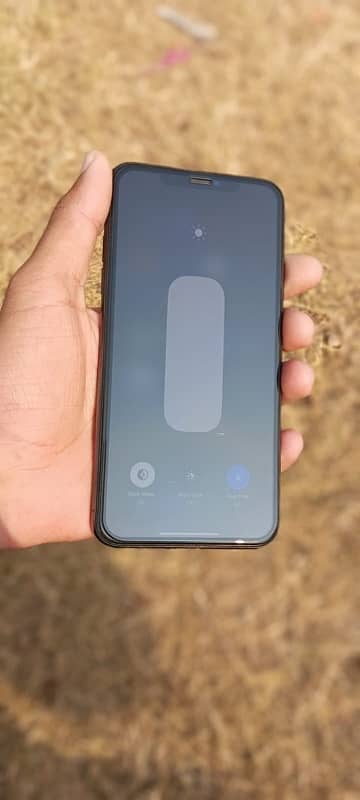 iPhone 11 Pro Max Lush Condition 4